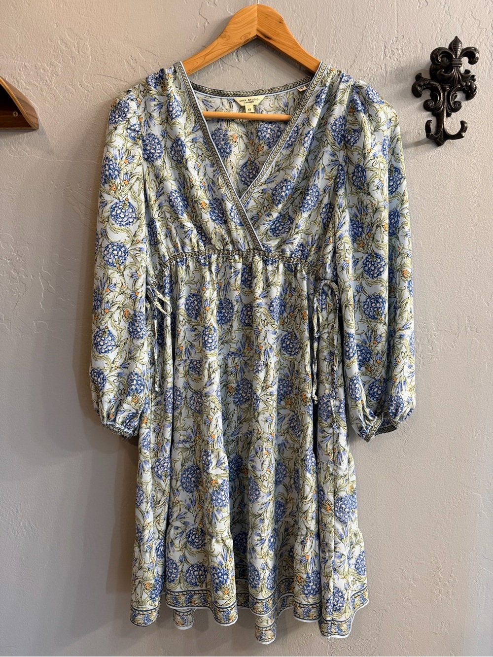 Max Studio Blue Floral V-Neck Puff Sleeve Dress